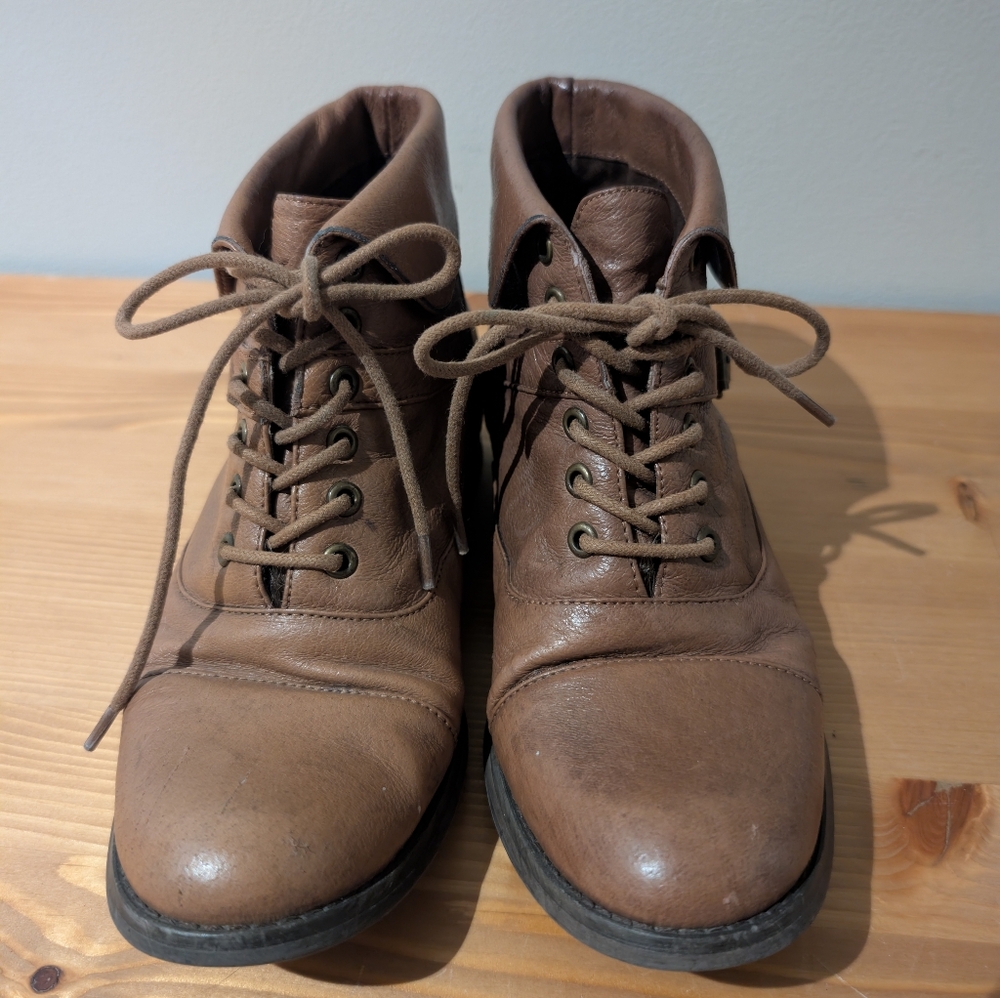 Steve Madden Brown Leather Ankle Boots | Lace-Up Buckle | Approx. Size 8